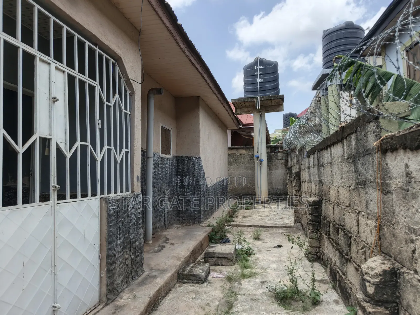 4bdrm House in Kenyasi Brofoyeduru, Kumasi Metropolitan for sale