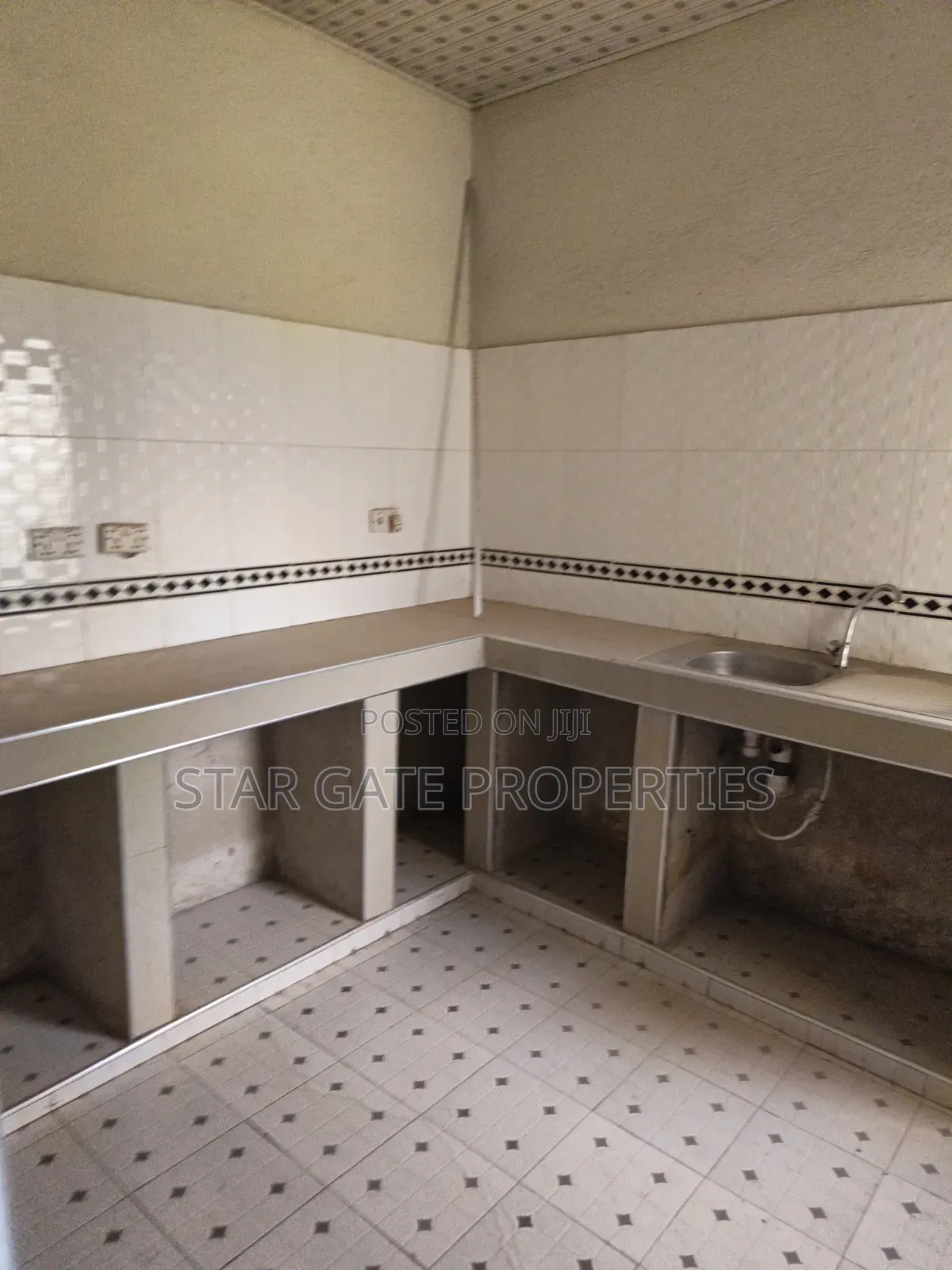4bdrm House in Kenyasi Brofoyeduru, Kumasi Metropolitan for sale