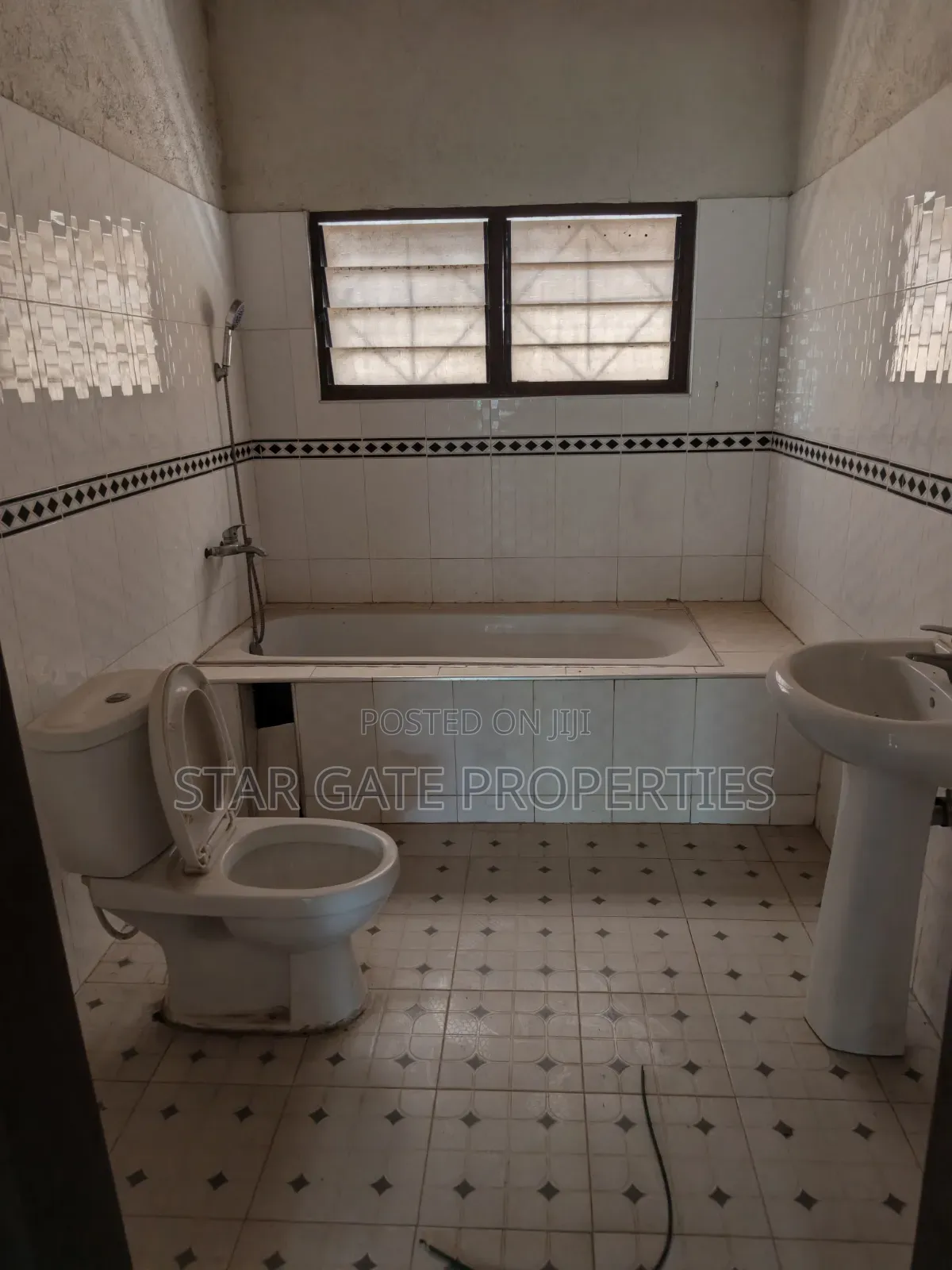 4bdrm House in Kenyasi Brofoyeduru, Kumasi Metropolitan for sale