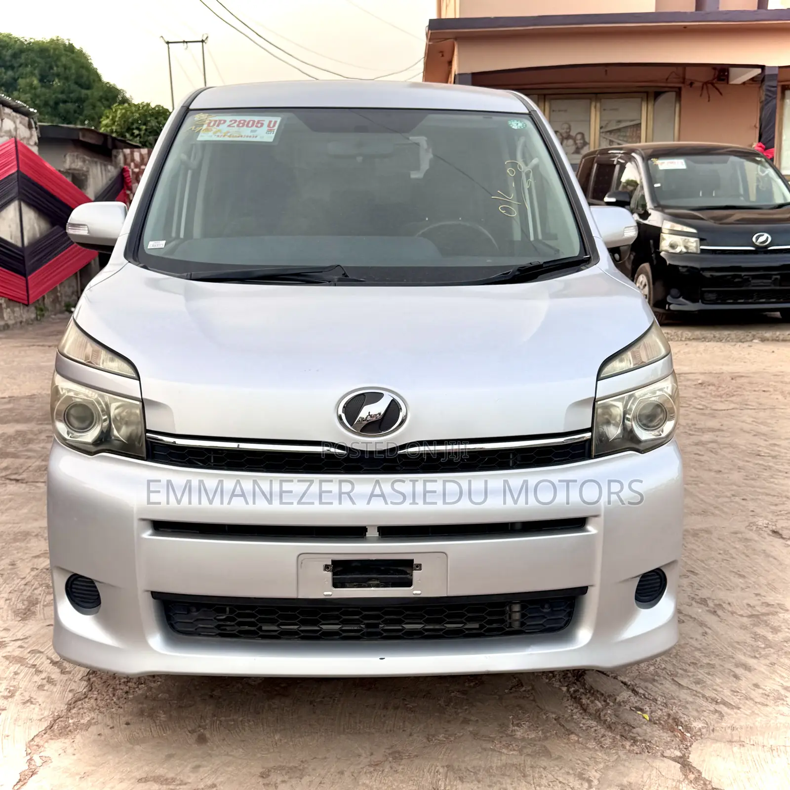 Toyota Voxy 2012 Silver