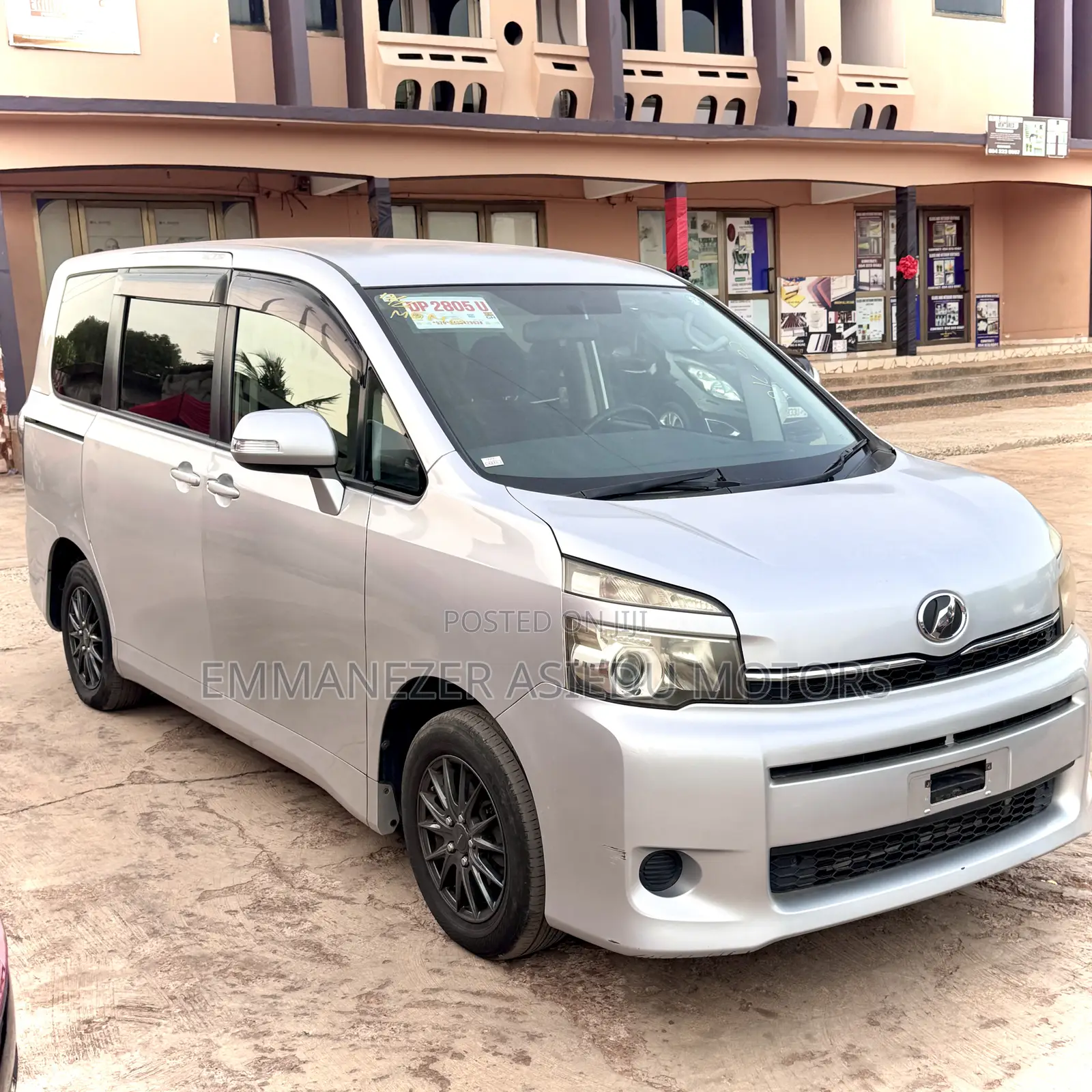 Toyota Voxy 2012 Silver