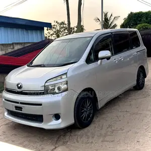 Toyota Voxy 2012 Silver