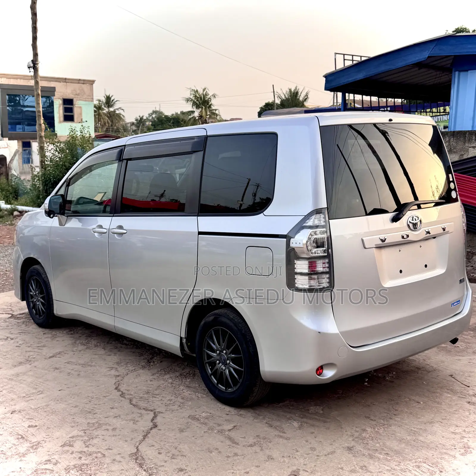 Toyota Voxy 2012 Silver