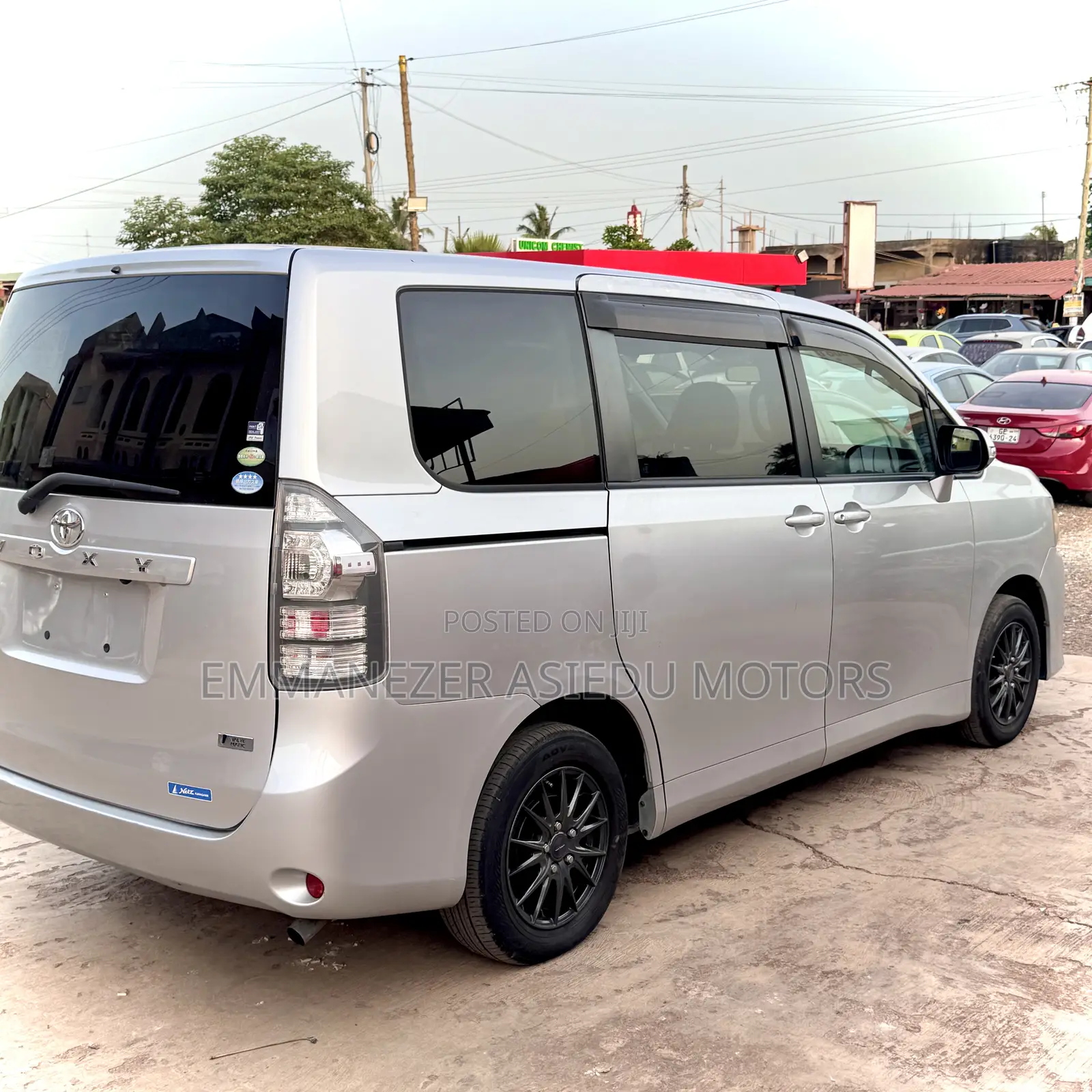 Toyota Voxy 2012 Silver