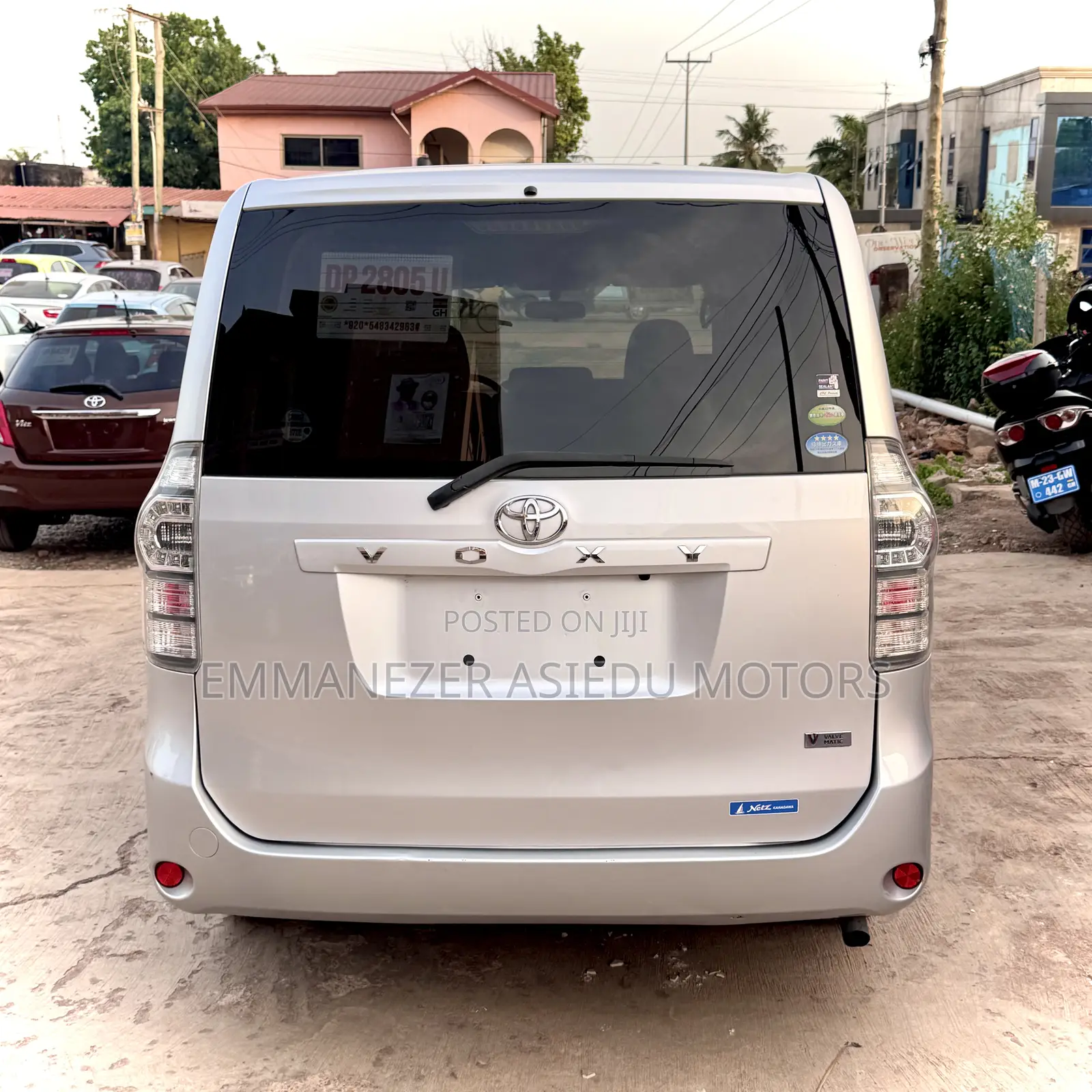 Toyota Voxy 2012 Silver