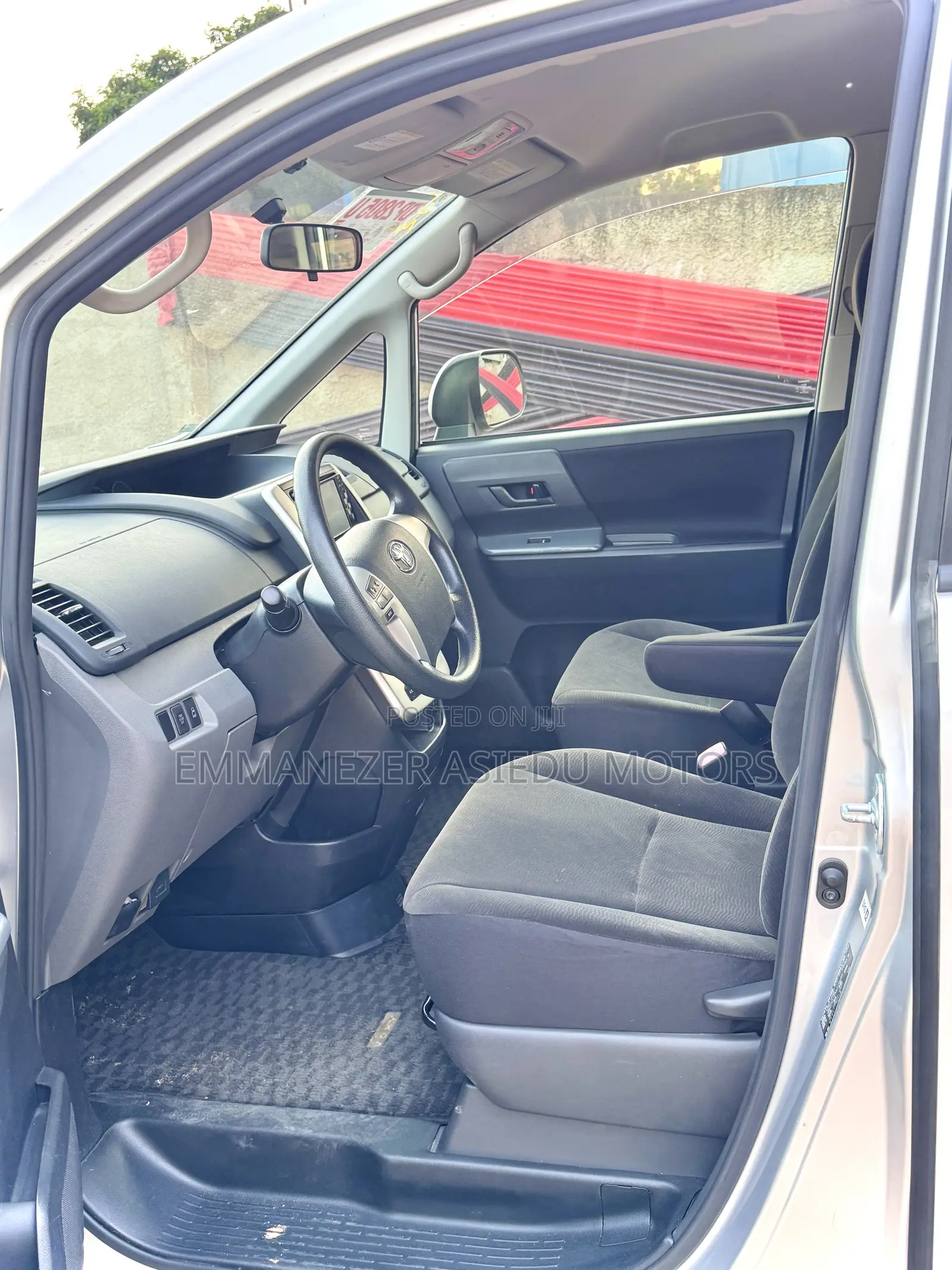 Toyota Voxy 2012 Silver
