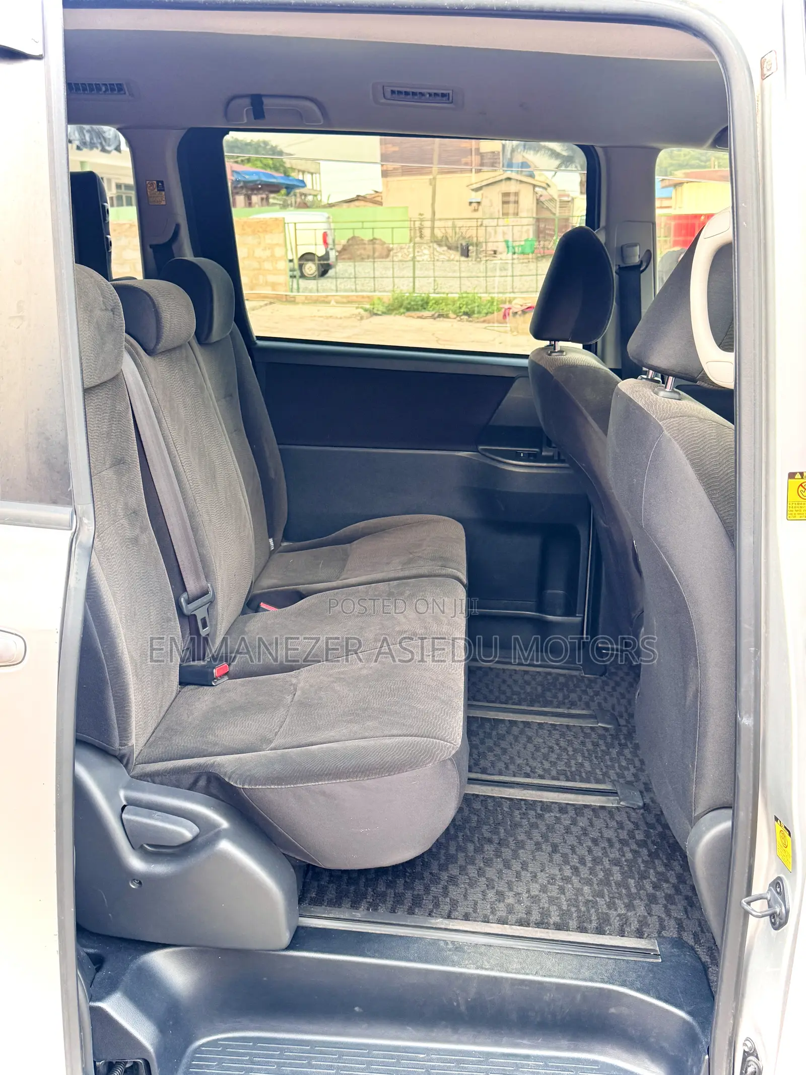 Toyota Voxy 2012 Silver