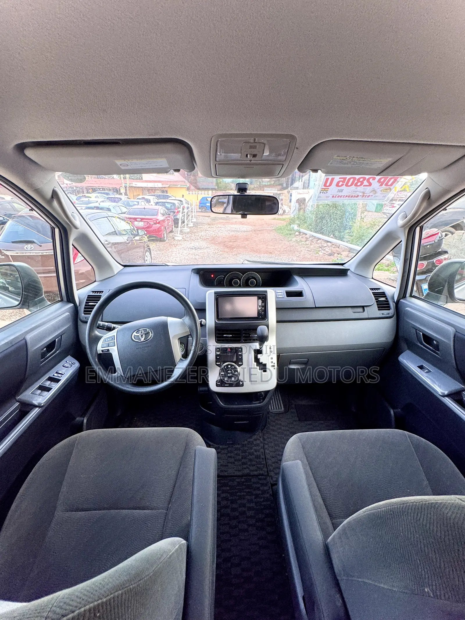 Toyota Voxy 2012 Silver