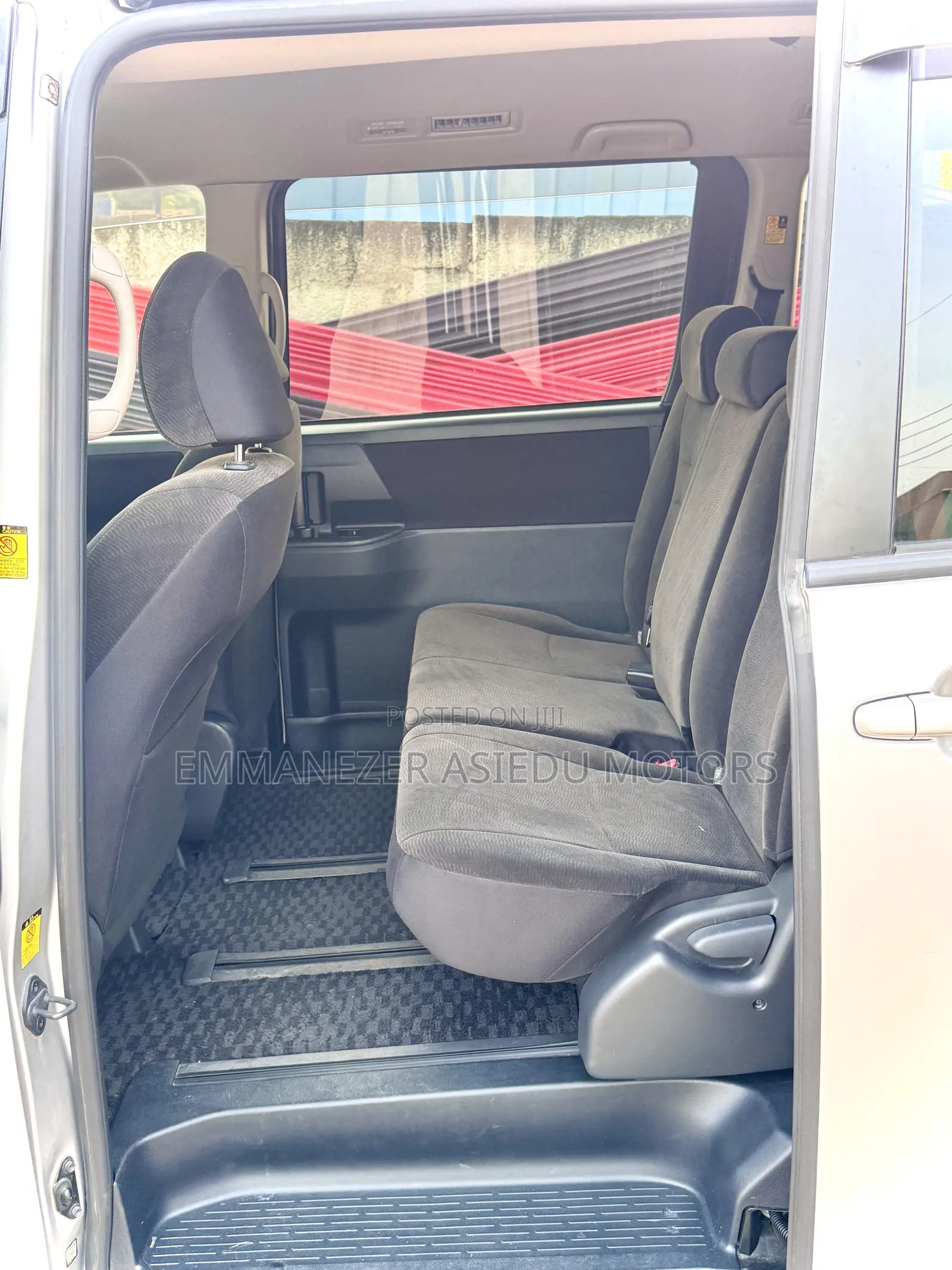 Toyota Voxy 2012 Silver