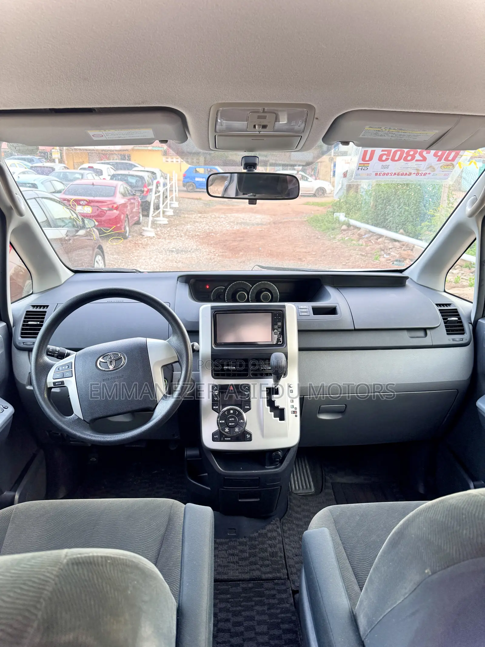 Toyota Voxy 2012 Silver