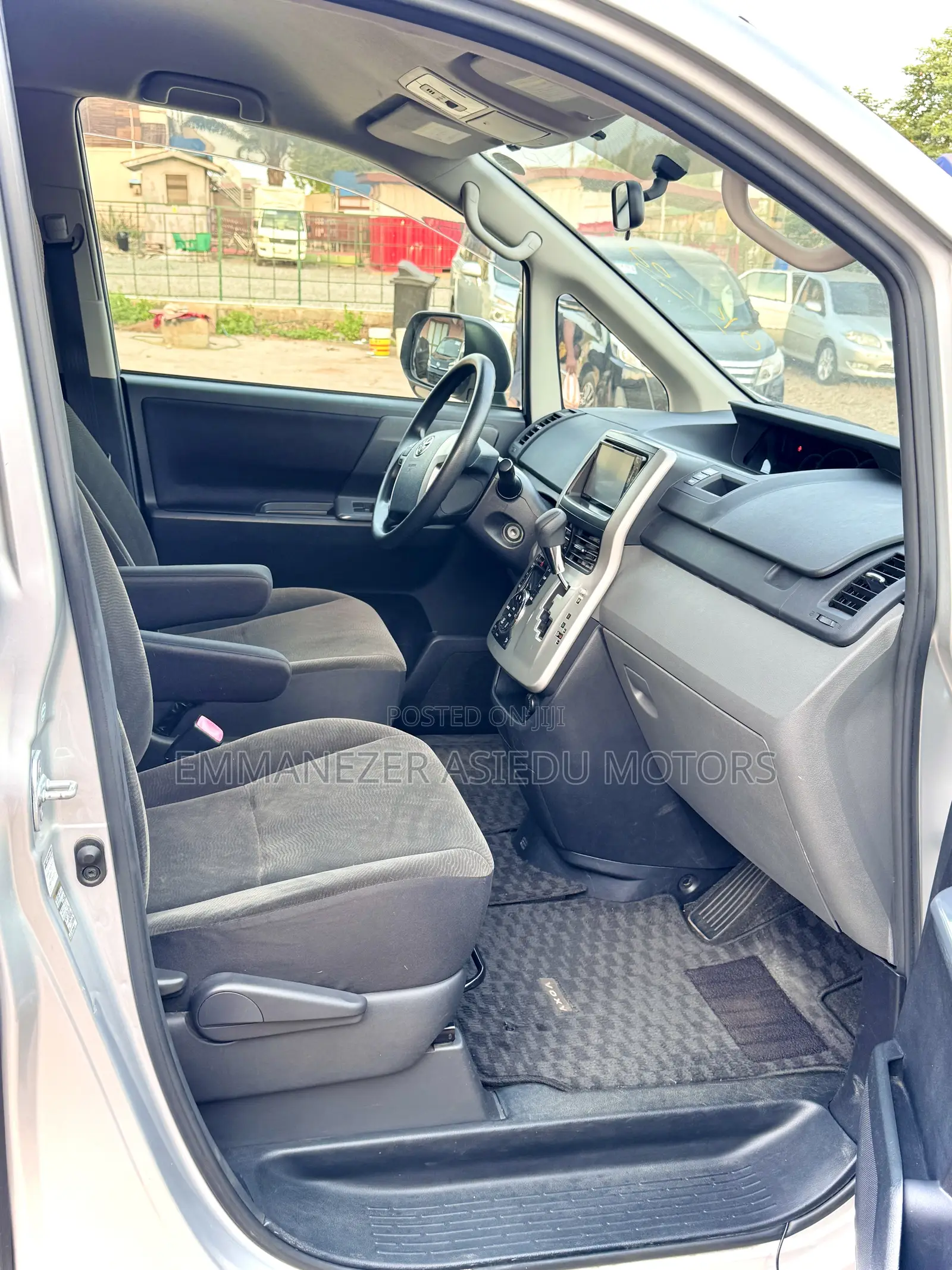 Toyota Voxy 2012 Silver