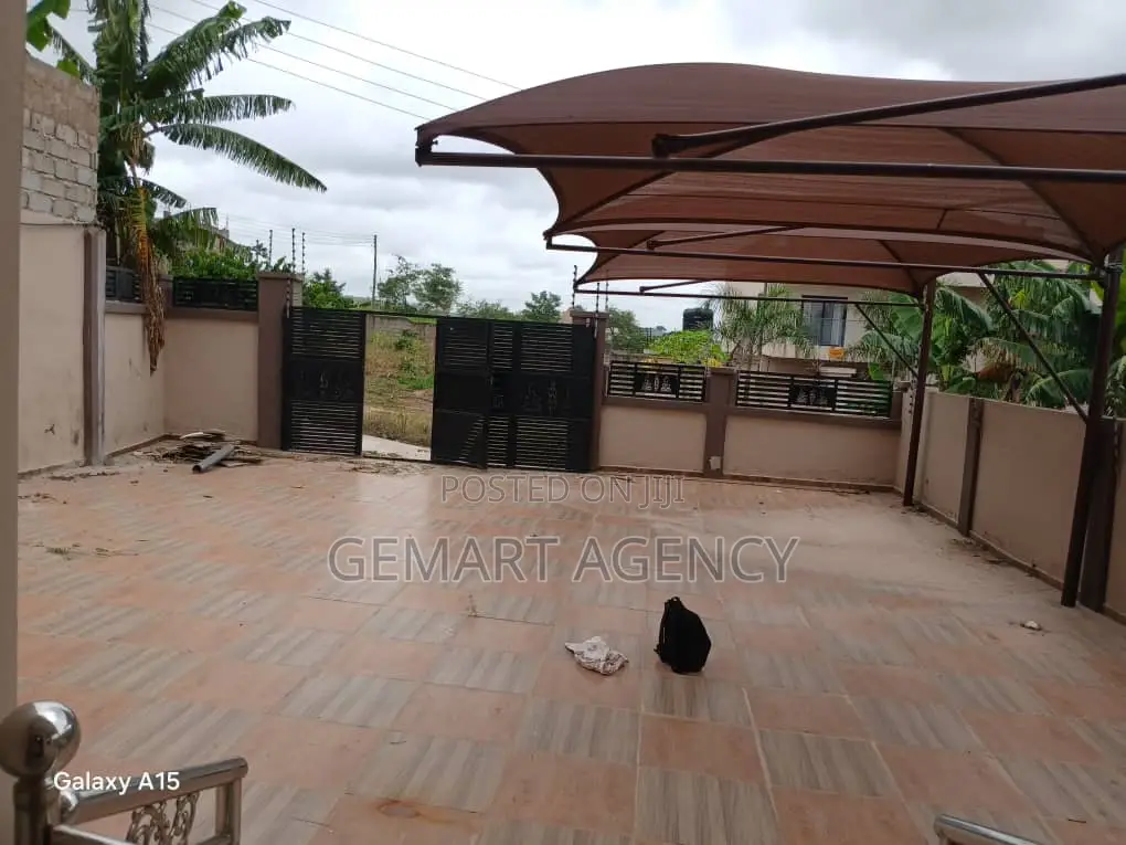 Furnished 4bdrm Apartment in Kwabenya Abuom for sale