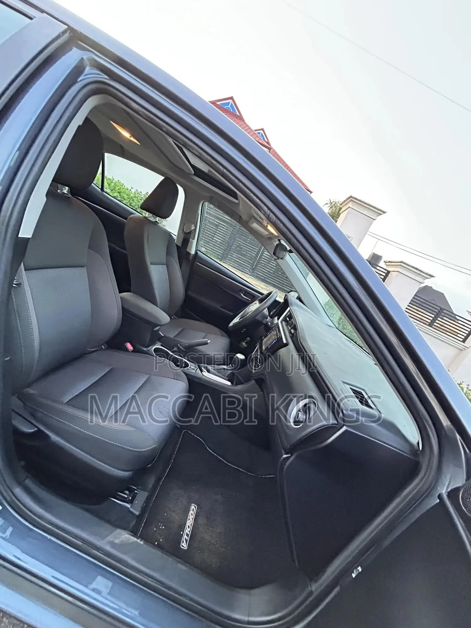 Toyota Corolla LE Eco (1.8L 4cyl 2A) 2018 Beige