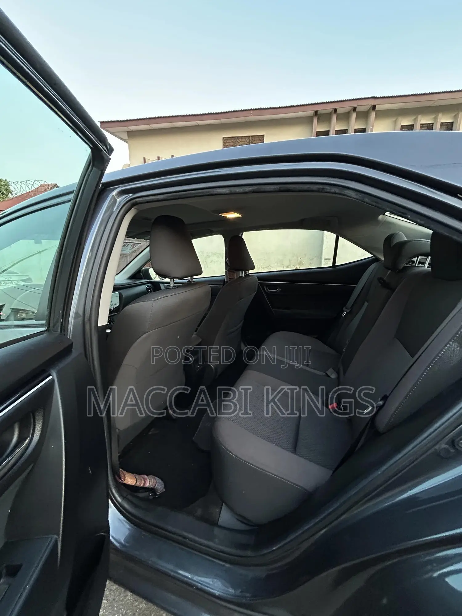 Toyota Corolla LE Eco (1.8L 4cyl 2A) 2018 Beige