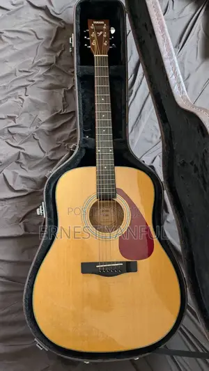 Acoustic Yamaha Guitar With Leather Case
