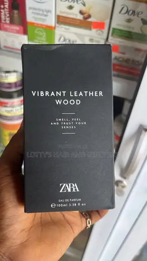 Zara Vibrant Leather Wood Eau De Parfum 