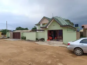 5bdrm Duplex in Amasaman Pobiman for sale