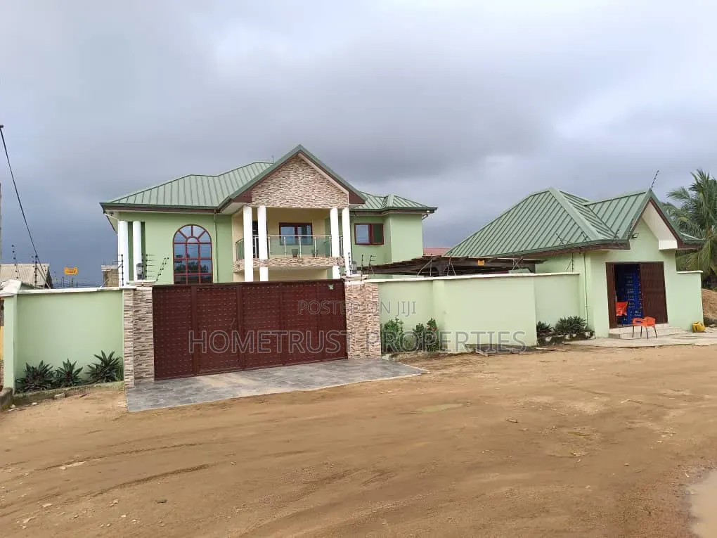 5bdrm Duplex in Amasaman Pobiman for sale