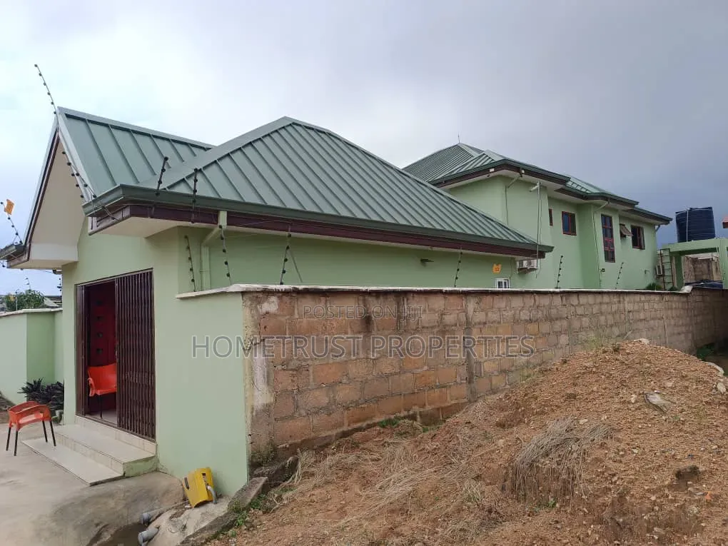 5bdrm Duplex in Amasaman Pobiman for sale