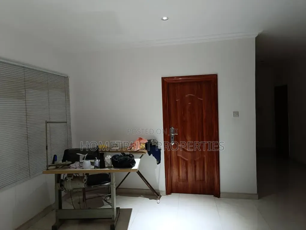 5bdrm Duplex in Amasaman Pobiman for sale