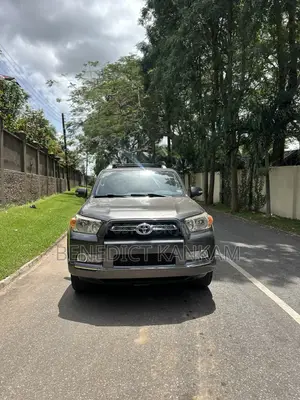 Toyota 4-Runner Limited 4WD 2011 Gray