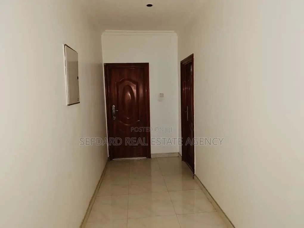 5bdrm House in Sefdard Properties, Amasaman for sale