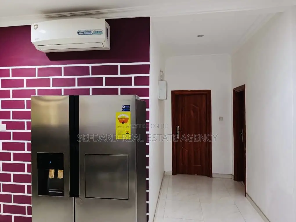 5bdrm House in Sefdard Properties, Amasaman for sale