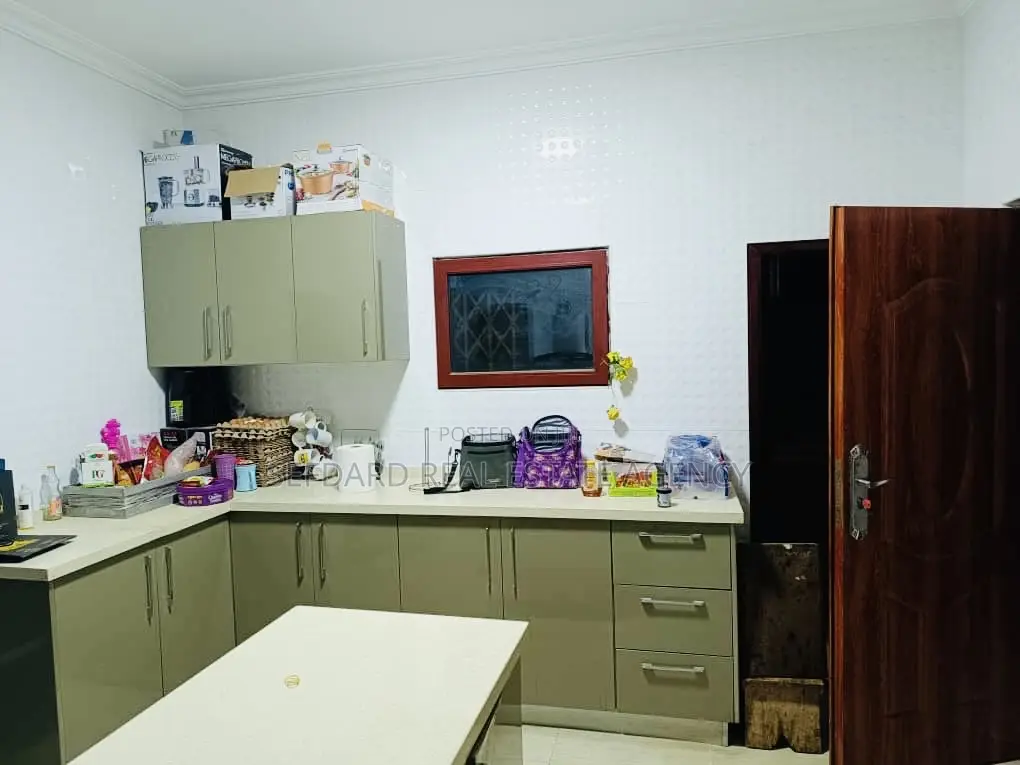 5bdrm House in Sefdard Properties, Amasaman for sale