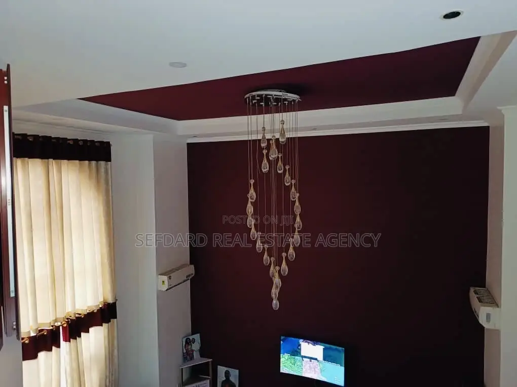 5bdrm House in Sefdard Properties, Amasaman for sale