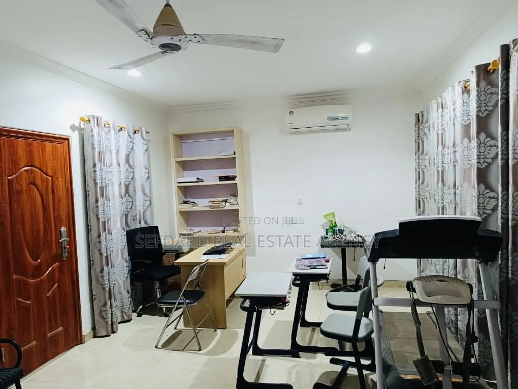 5bdrm House in Sefdard Properties, Amasaman for sale