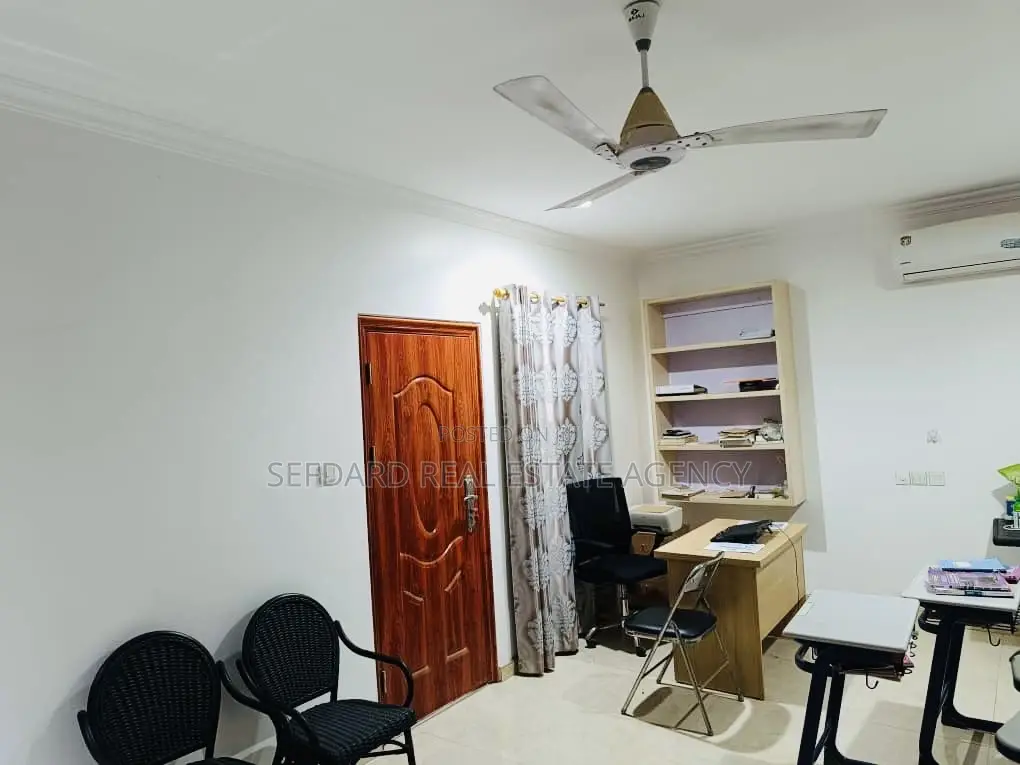 5bdrm House in Sefdard Properties, Amasaman for sale