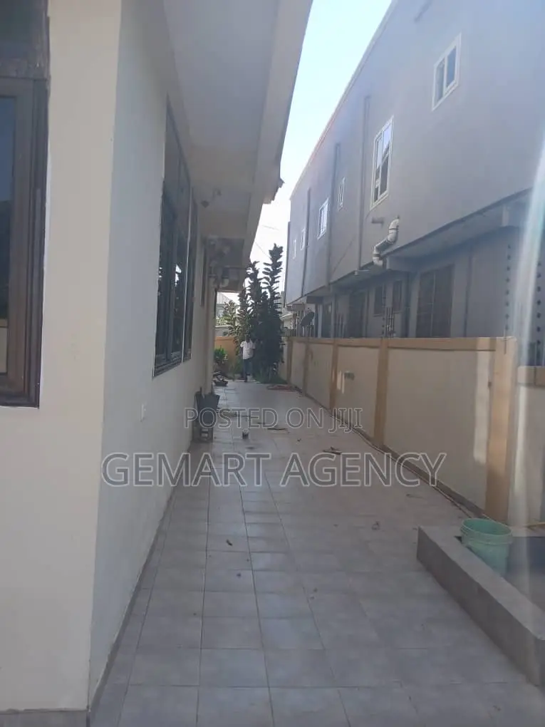 6bdrm Apartment in Tema Community 22 🏡 for rent
