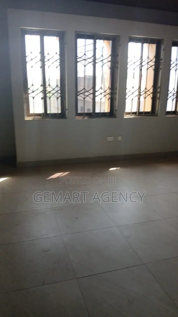 6bdrm Apartment in Tema Community 22 🏡 for rent