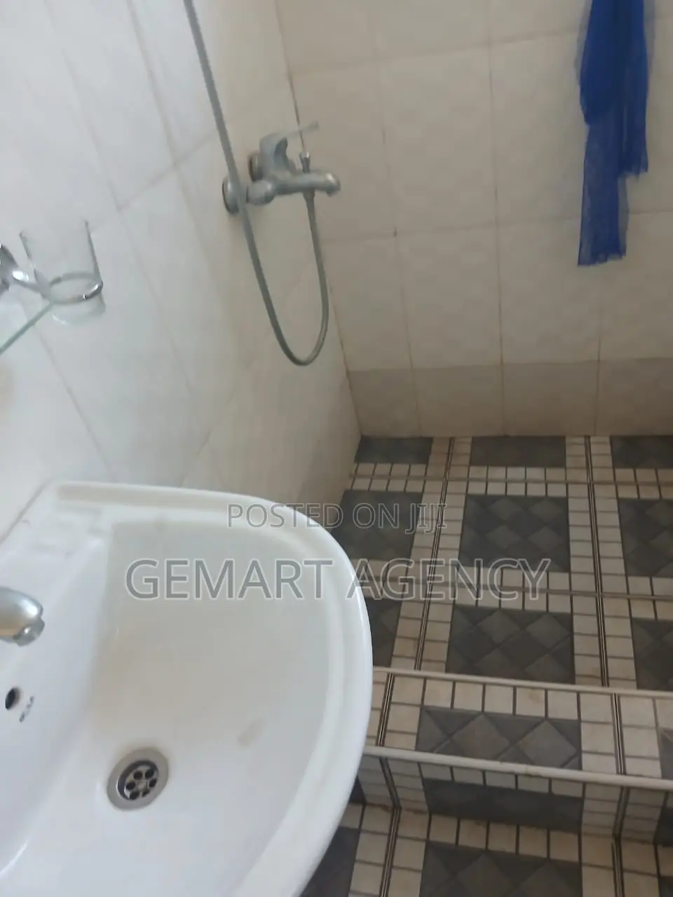 6bdrm Apartment in Tema Community 22 🏡 for rent