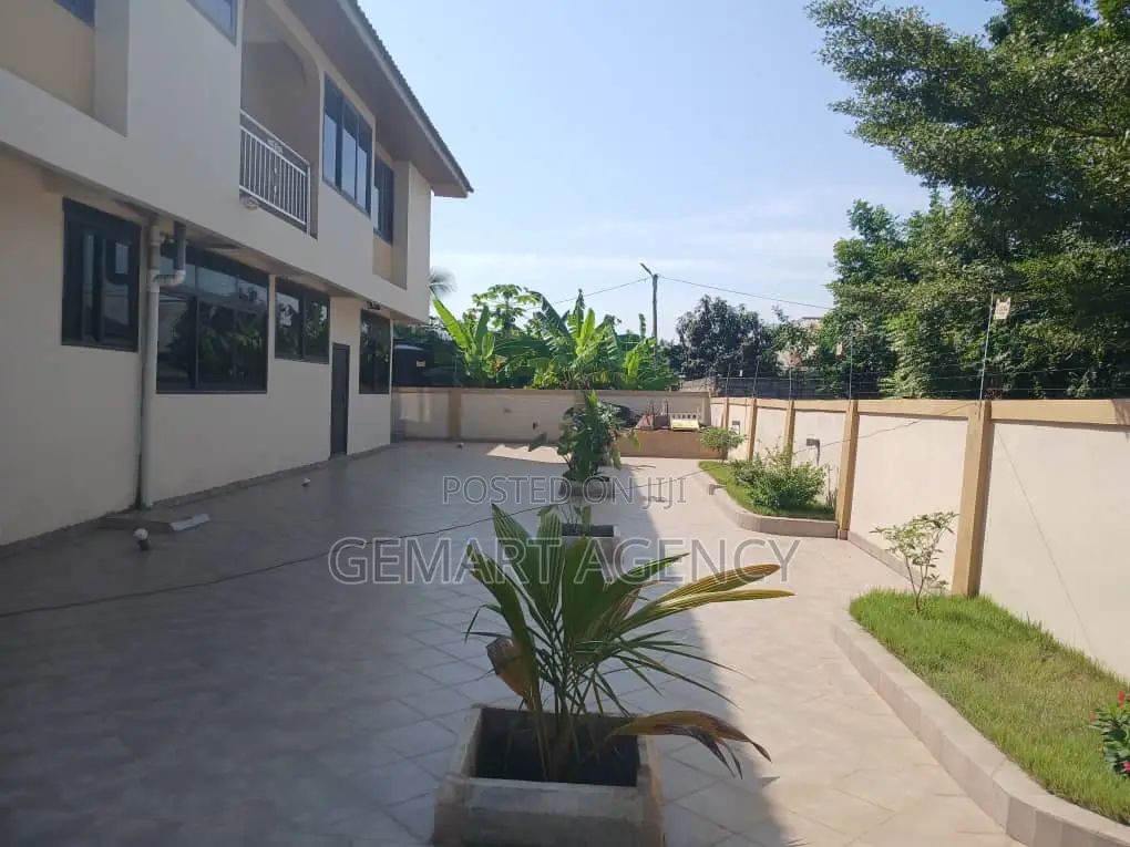 6bdrm Apartment in Tema Community 22 🏡 for rent