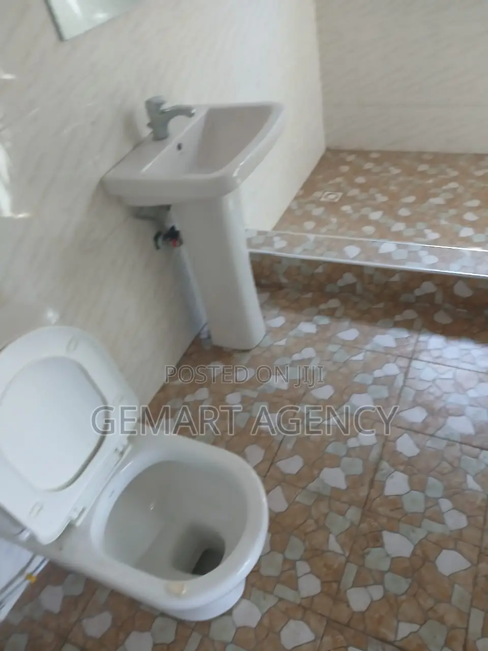 6bdrm Apartment in Tema Community 22 🏡 for rent