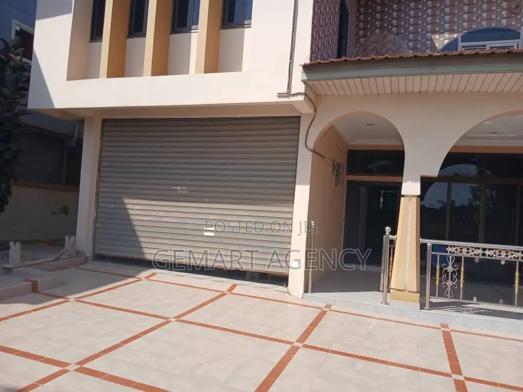6bdrm Apartment in Tema Community 22 🏡 for rent