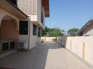 6bdrm Apartment in Tema Community 22 🏡 for rent