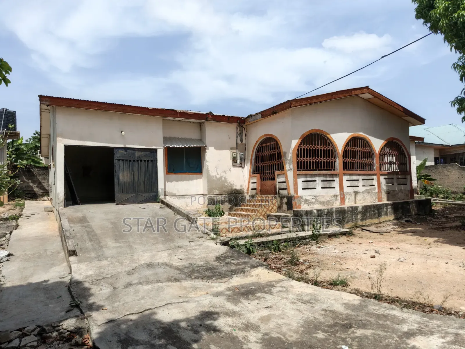 5bdrm House in Meduma ( Near Tafo, Kumasi Metropolitan for sale