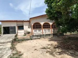 5bdrm House in Meduma ( Near Tafo, Kumasi Metropolitan for sale