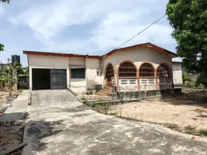 5bdrm House in Meduma ( Near Tafo, Kumasi Metropolitan for sale