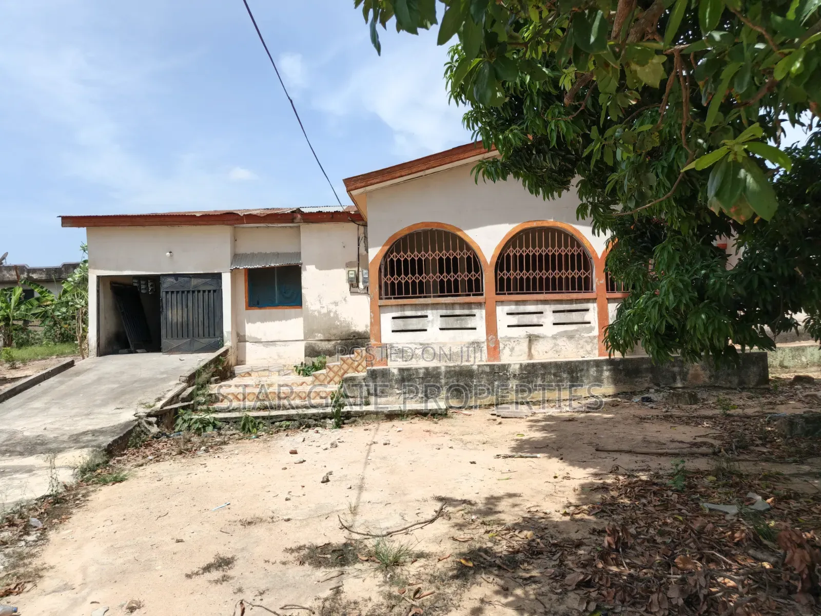 5bdrm House in Meduma ( Near Tafo, Kumasi Metropolitan for sale