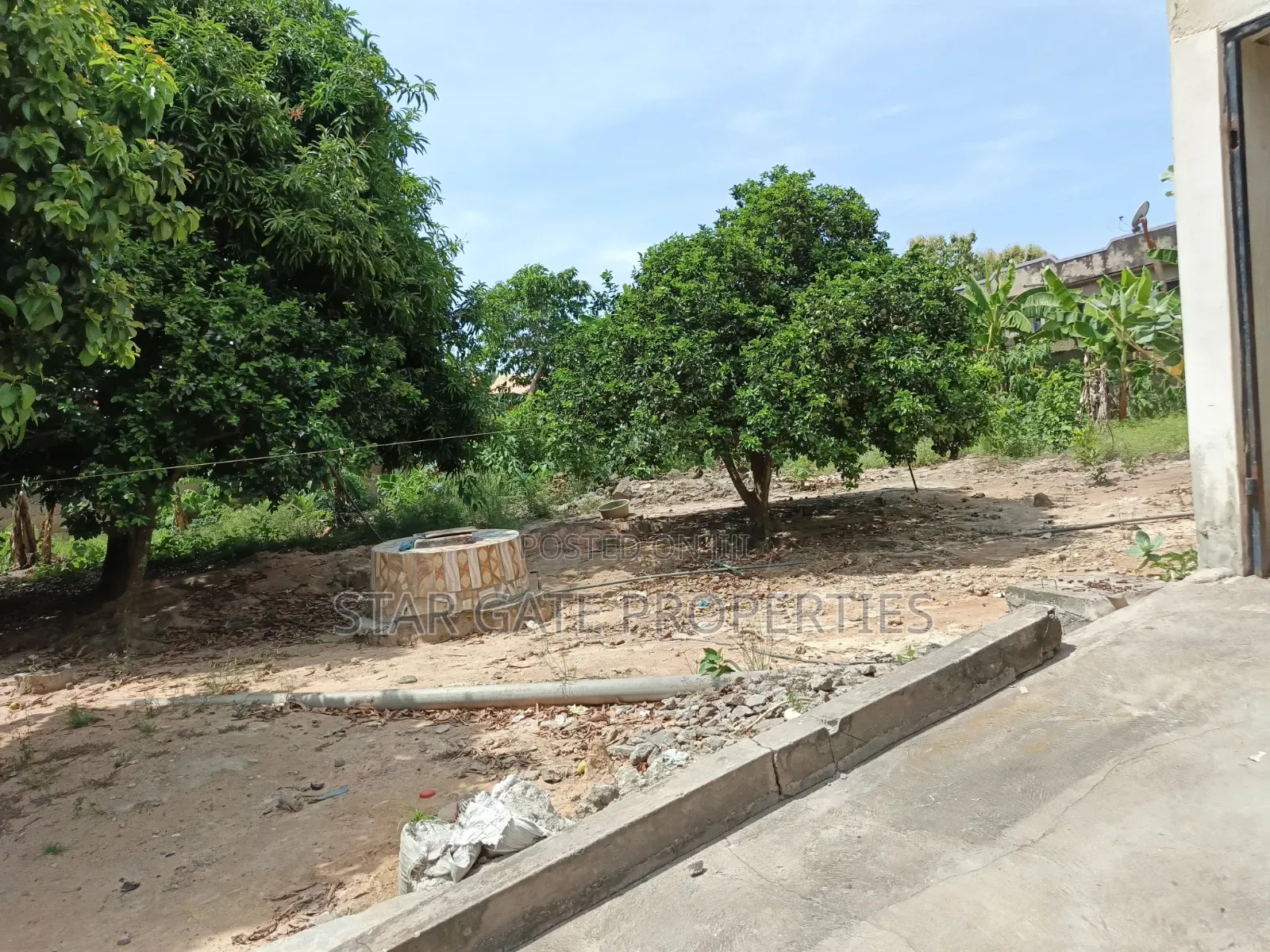 5bdrm House in Meduma ( Near Tafo, Kumasi Metropolitan for sale