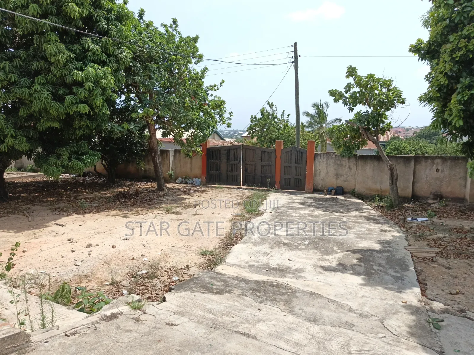 5bdrm House in Meduma ( Near Tafo, Kumasi Metropolitan for sale