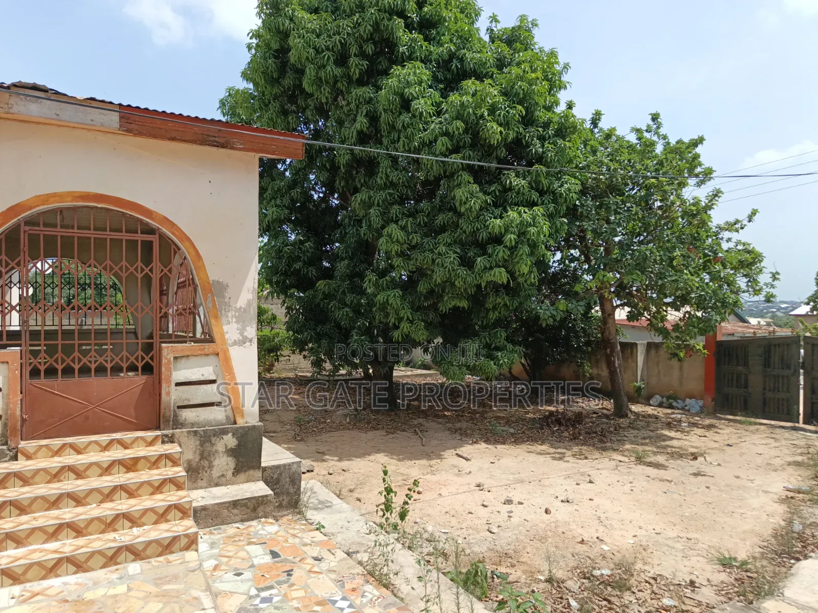 5bdrm House in Meduma ( Near Tafo, Kumasi Metropolitan for sale