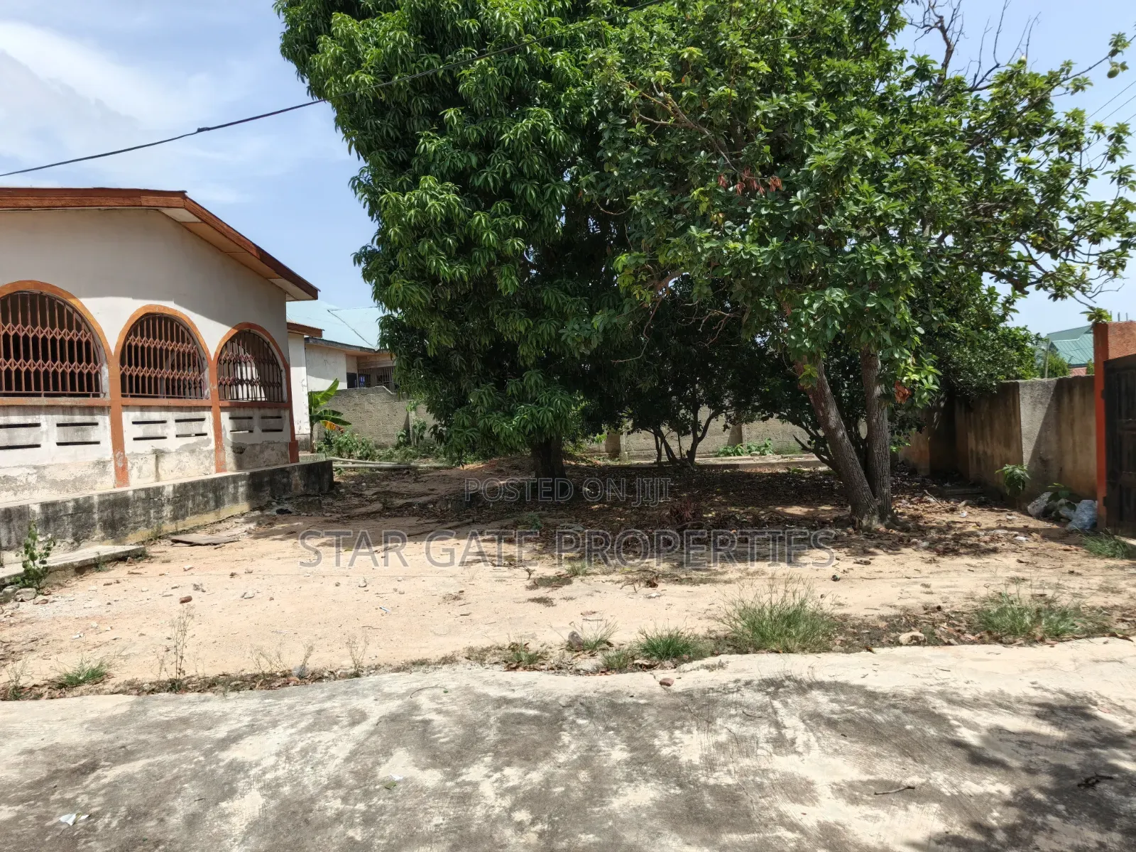5bdrm House in Meduma ( Near Tafo, Kumasi Metropolitan for sale