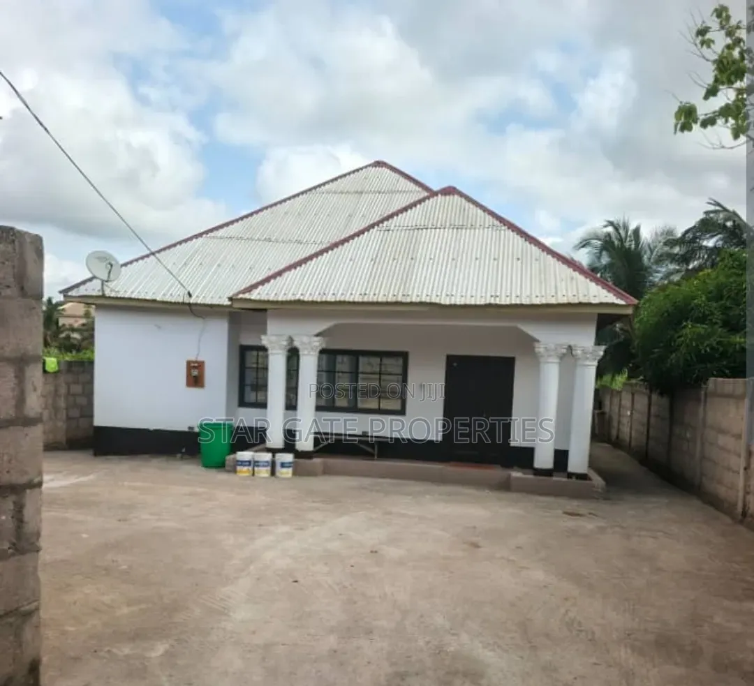 3bdrm House in Buoho ( Sasa), Kumasi Metropolitan for sale