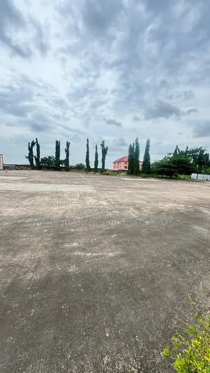 Warehouse /Mall/Station 4sale Amasaman
