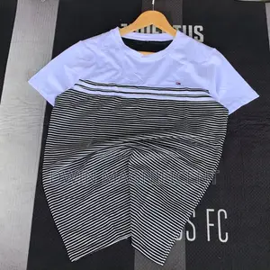 Tommy Hilfiger Short-Sleeve T-Shirt With a Horizontal Striped Design
