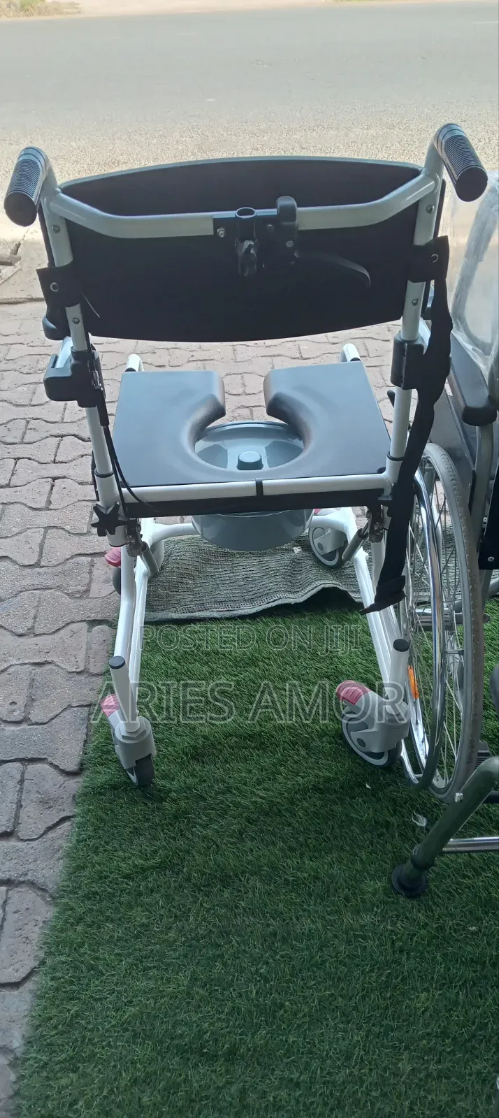 Commode Chair on Wheels(American Type)